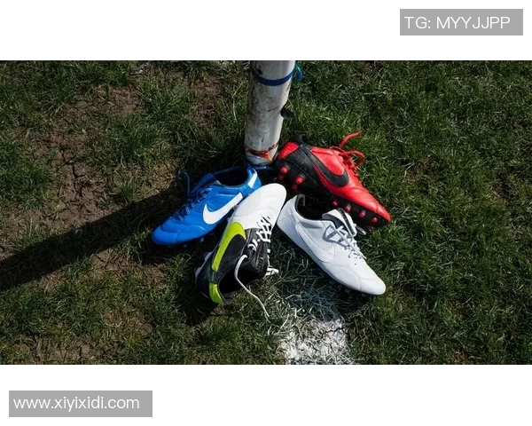 足球场上的红色闪电：那些穿着红球鞋的传奇球星故事