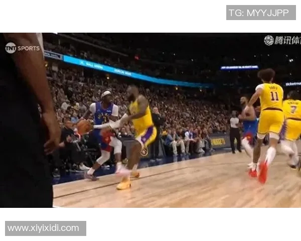 足球球星被晃倒瞬间成经典瞬间 让全场惊叹的精彩技术动作解析